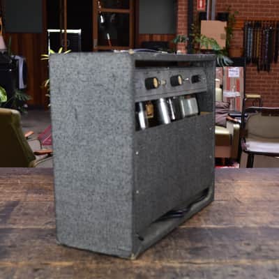 Silvertone Model 1481 5-Watt 1x8 Guitar Combo 1960s - Gray image 5