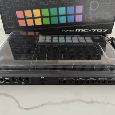 Roland MC-707 Groovebox Minty fresh image 2