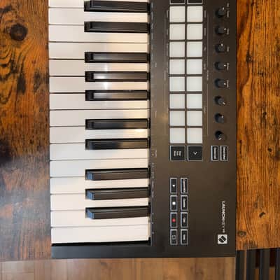 Novation Launchkey 25 MKIII MIDI Keyboard Controller 2020 - Present - Black