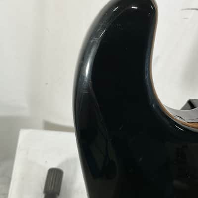 Fender Standard Stratocaster Left-Handed with Rosewood Fretboard 2003 - Black image 13