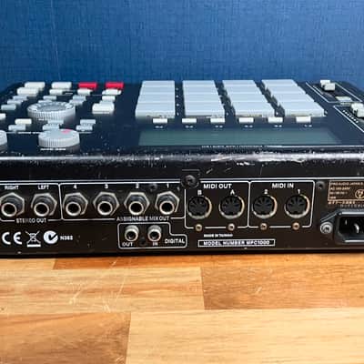 Akai MPC1000 - Black w/ 1GB CF Card image 4