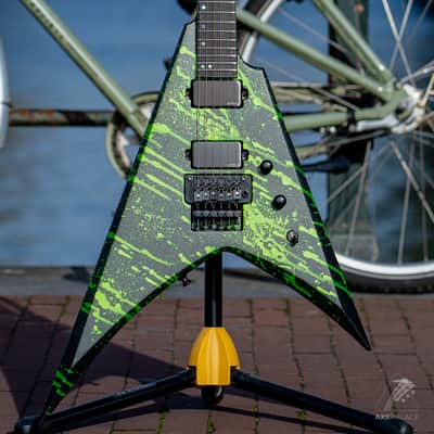 ESP USA V-II FR Alien Blood Splatter with EMG 81/60X Pickups image 2