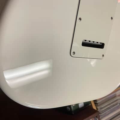 Fender Player Stratocaster 2018 - White w/ gigbag image 11