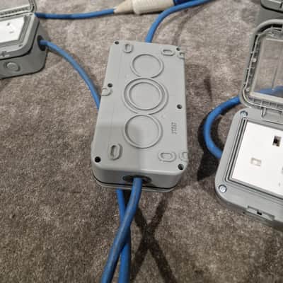 Blue CEE Industrial Plug to 5× Dual UK Socket Distribution Lead - Rugged Industrial Design - Good image 9