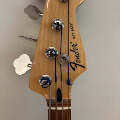 Fender Player Jazz Bass with Pau Ferro Fretboard 2018 - 2024 - 3-Color Sunburst image 3