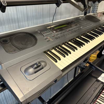 Korg I4s arranger keyboard