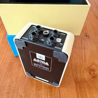 Universal Audio Astra Modulation Machine 2021 - Present - White image 3