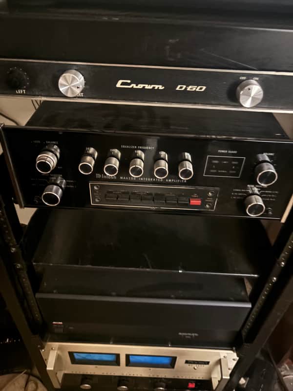 McIntosh MA6200 100-Watt Stereo Solid State Integrated Amplifier 1979 - 1991 - Black