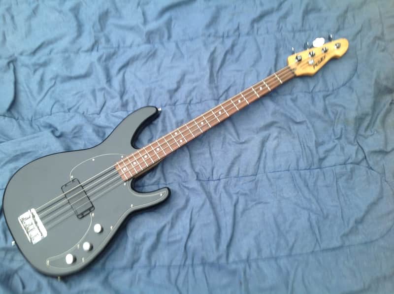 Peavey Forum Bass Guitar Made in USA Bild 1