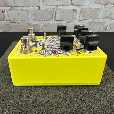 Abominable Electronics Hail Satan Deluxe Fuzz Pedal - Yellow image 7