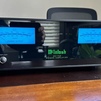 McIntosh MC152 150-Watt Stereo Solid State Power Amplifier