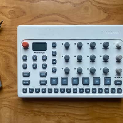 Elektron Model:Samples 2019 - 2020 - White image 2