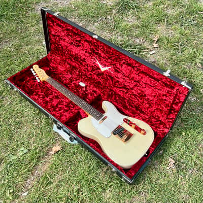 2018 NAMM Show Fender Custom Shop Limited Edition Super Custom Deluxe Twisted Telecaster Ivory White Sparkle image 24
