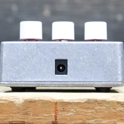 Electro-Harmonix Micro POG Polyphonic Octave Generator Compact Effect Pedal image 8