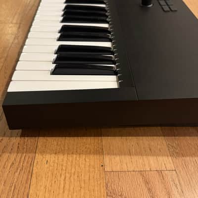 Native Instruments Komplete Kontrol S61 Mk2 - Black image 4