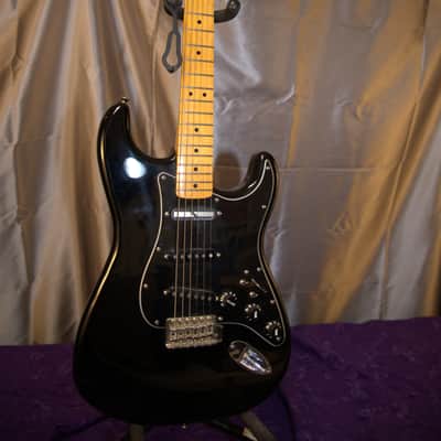 Squier Classic Vibe '70s Stratocaster with Laurel Fretboard 2019 - Present - Black image 5