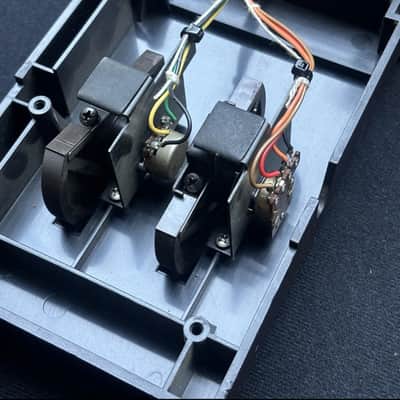 Immagine YAMAHA DX7 MODWHEEL AND HOUSING - FOR PARTS - 2