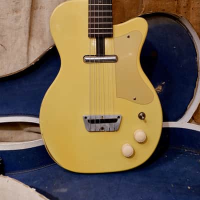 Silvertone Danelectro Model 1357 1955 - Yellow image 2