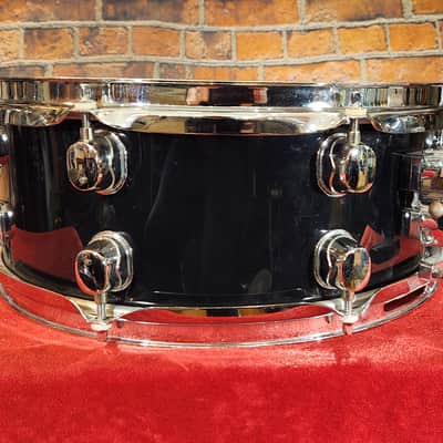 Clevelander II 5.5x14" Student Snare Drum Black w/ Carrying Bag, Stand & Practice Pad image 6
