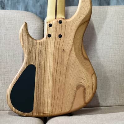 S. Martyn Jazz Bass Headless 32” scale 18mm spacing 5 strings 24 frets 6.5 lbs - STANDARD MODEL 2025 image 9