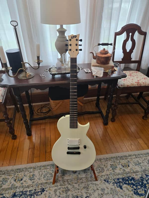 ESP LTD EC Arctic Metal 2021 - Present Snow White Satin