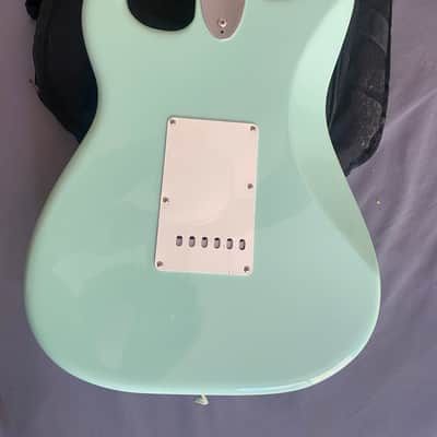 Fender Vintera II 70's Stratocaster and gig bag Rosewood Fingerboard Surf Green image 10
