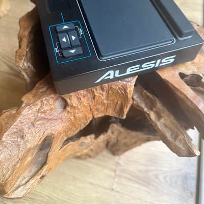 Alesis SamplePad 4 Compact 4-Pad Percussion and Sample-Triggering Instrument 2010s - Black image 3