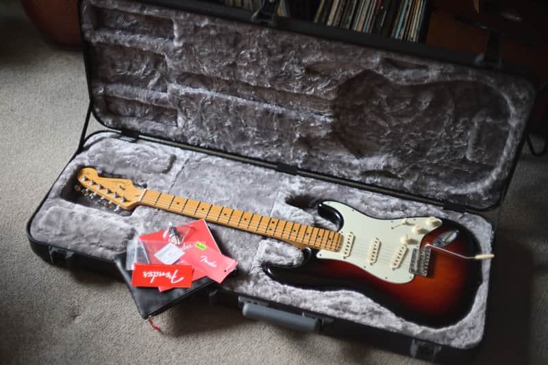 Fender American Professional Stratocaster with Maple Fretboard 2017 - 2019 - 3-Color Sunburst image 1