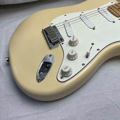 Fender American Standard Stratocaster Guitar with Lace Sensor pickups + Case 2005 - Buttercream or Honey Blonde or Yellow White / Maple neck image 6