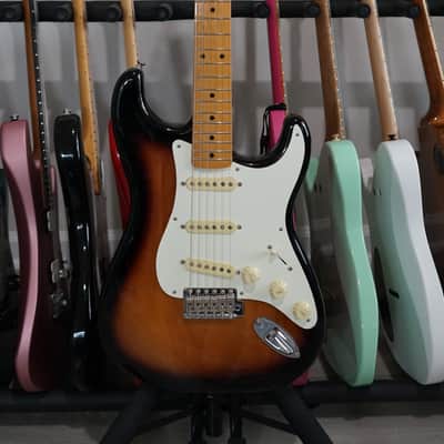 Fender Vintera II '60s Stratocaster with Maple Fretboard 2023 - Present - 3-Color Sunburst image 1