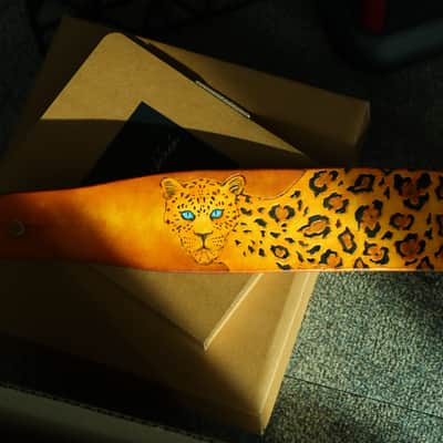 burnyblack custom made guitar strap leather - leopard pattern 1 yellow image 12