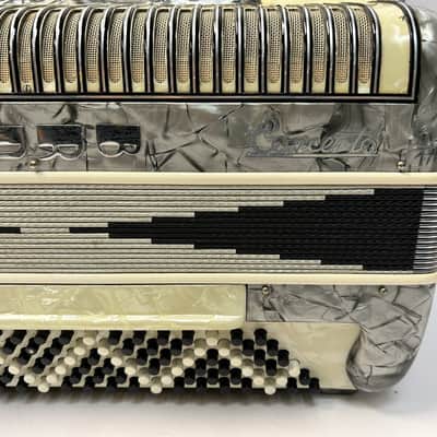 Silvio Marotta Concerto Piano Accordion LMH 41/120 - Silver Pearl With Case image 3