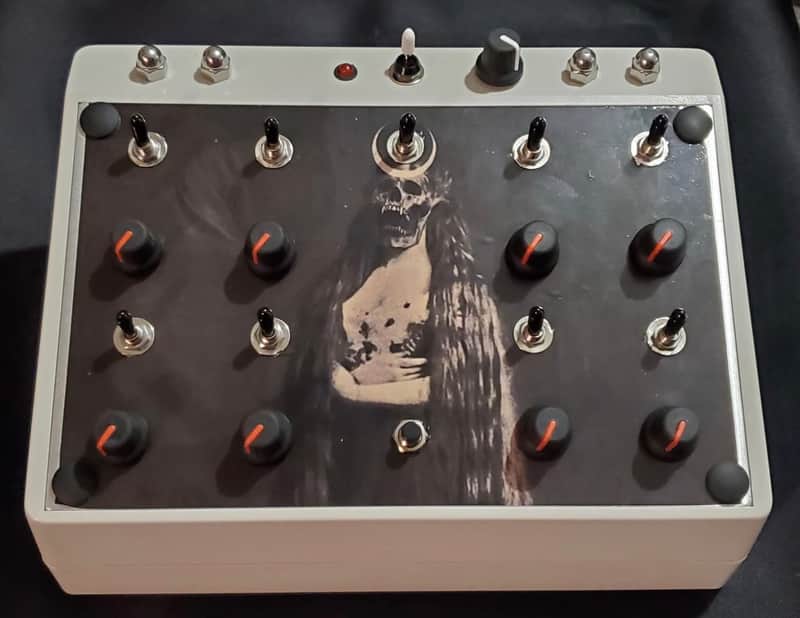 MOTH HUNTER MODS LA BRUJA DRONE NOISE SYNTH (NON CV) image 1