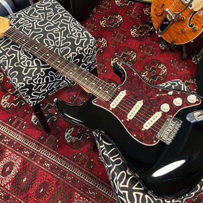 Fender MIJ Hybrid II Stratocaster with Rosewood Fretboard - Black image 4