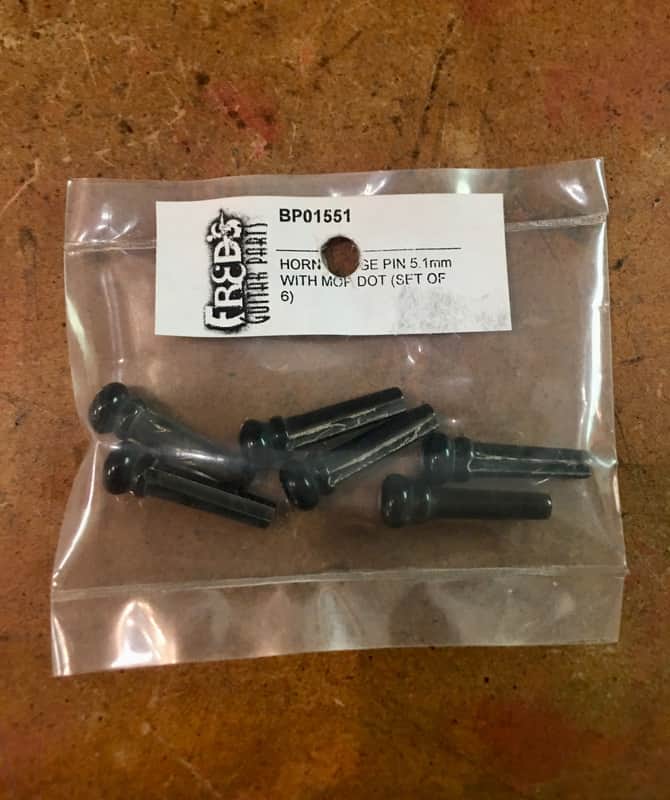 Allparts BP01551 BRIDGE PINS HORN FOR ACOUSTIC GUITAR 5.1mm DIAMETER WITH 3mm MOP DOT (6 pcs) image 1