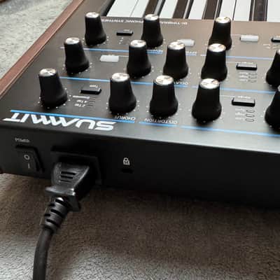 Novation Summit 61-Key 16-Voice Polyphonic Synthesizer Excellent image 17