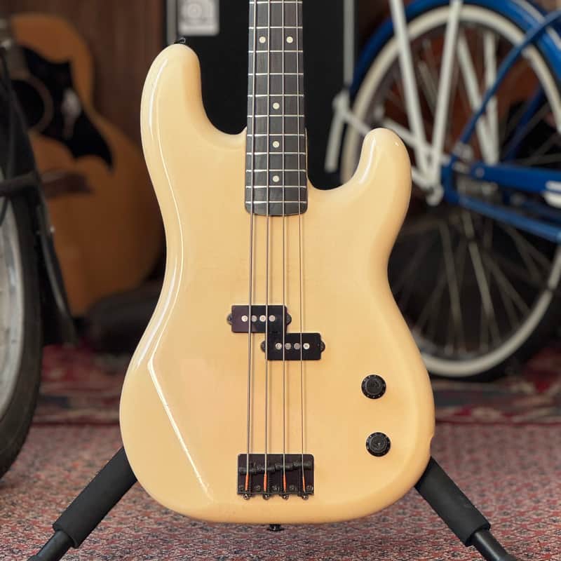 Fender Boxer Precision Bass PB551 - Vintage White, Golden Era, 1985