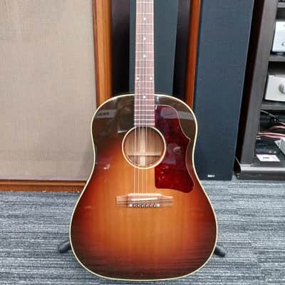 GIBSON CUSTOM SHOP J-45 Acoustic Guitar Classic Design image 2