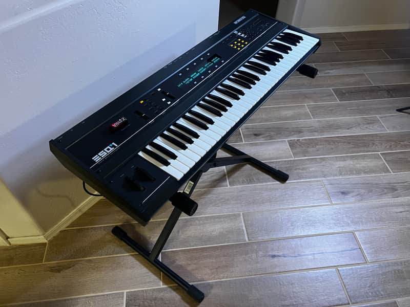 Ensoniq ESQ-1 Wave Synthesizer