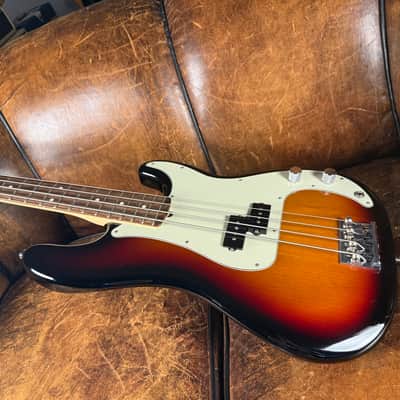 Fender American Professional Precision Bass 2018 - 3 Tone Sunburst - OHSC image 11