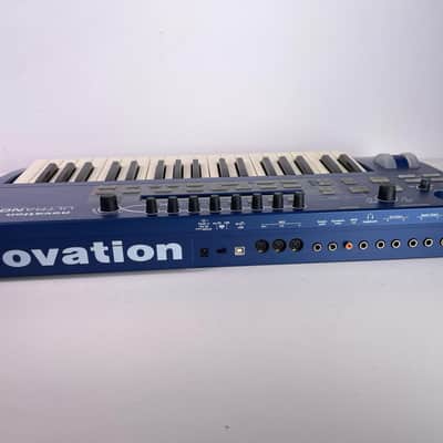 Novation UltraNova 37-Key 20-Voice Synthesizer 2010 - Blue Bild 4