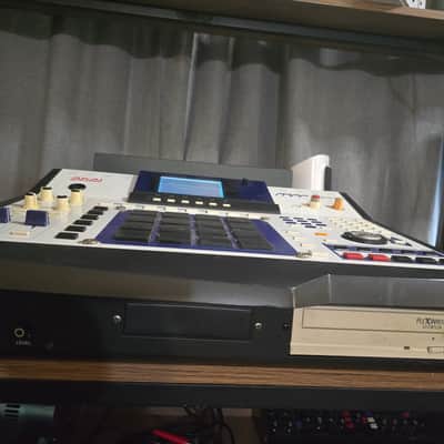 Akai MPC4000 Music Production Center 2002-2007 - Blue White image 9