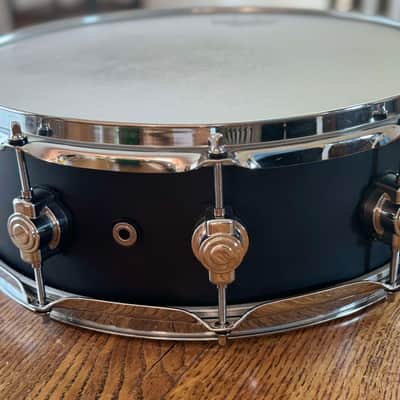 DW Design Series 5.5x14" Maple Snare Drum - Black Satin image 4