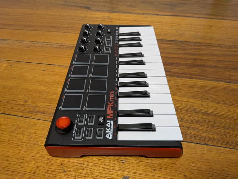 Akai MPK Mini Mk2 25-Key MIDI Controller 2012 - 2014 - Black image 1