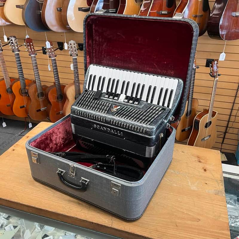 Scandalli Silvana VII M907/21 Electric Accordion w/Case | Reverb