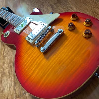 K-ON! Rare Yui Hirasawa Single Cutaway Heritage Cherry Sunburst. Super Rare Anime! image 2