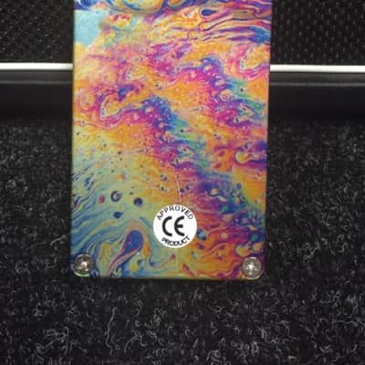 Flattley Guitar Pedals Solaris - Fuzz Pedal with Boost Oil Slick Graphics/Blue Halo Lt image 4