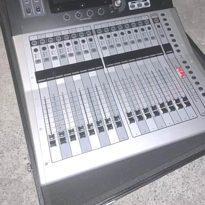 Yamaha TF1 40 Input Digital Mixing Console 2015 - Present - Grey / Black image 2