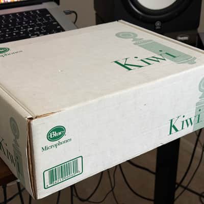 Blue Kiwi Large Diaphragm Multipattern Condenser Microphone 2010s - Green image 3