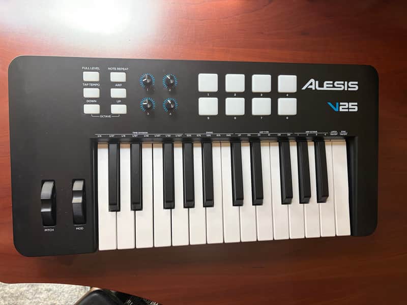 Alesis V25 MKII 25-Key USB MIDI Controller with Beat Pads 2022 - Present - Black image 1